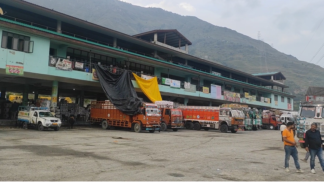 Parala fruit market Shimla