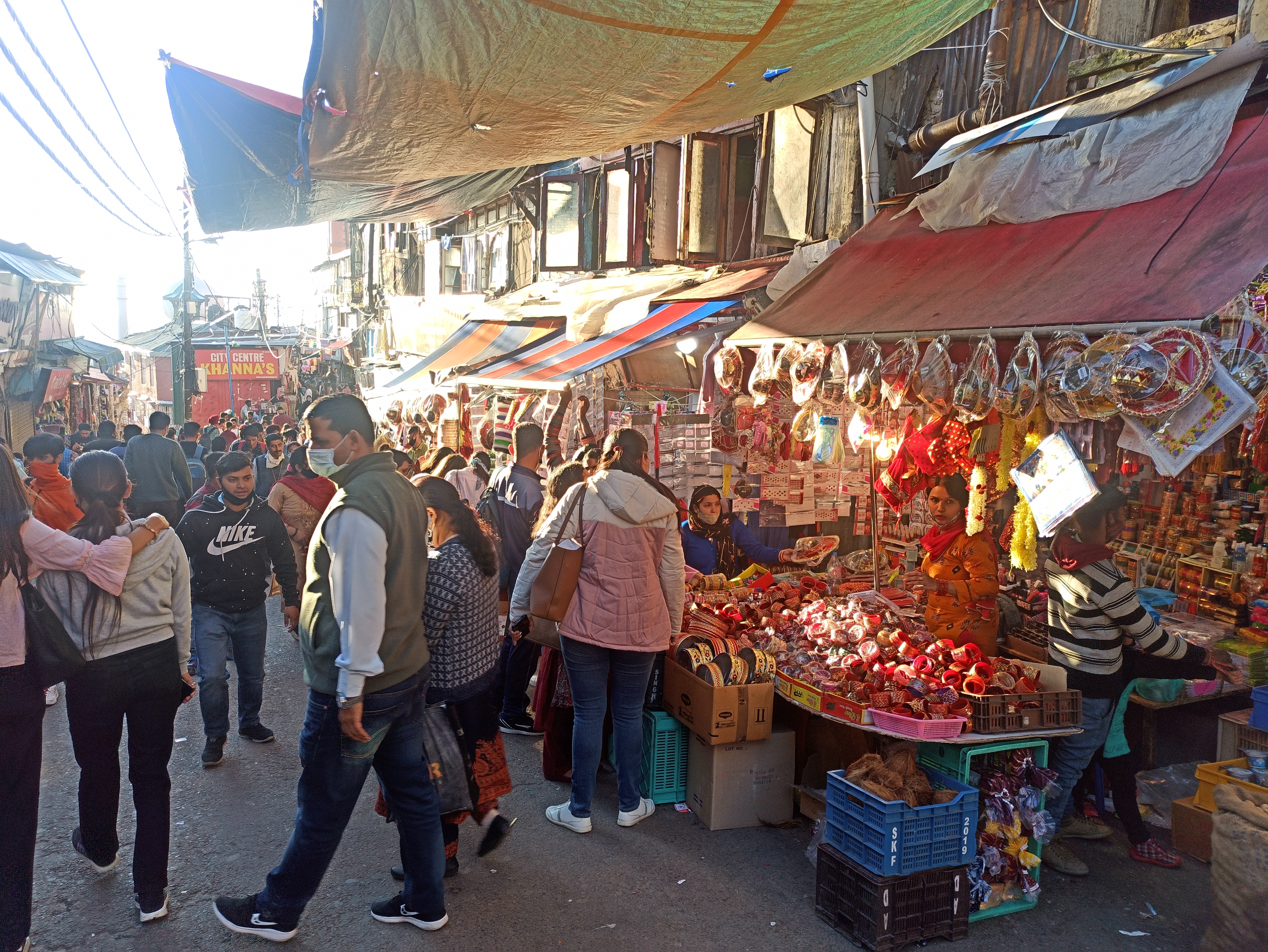 huge crowd in markets of shimla before karwachauth
