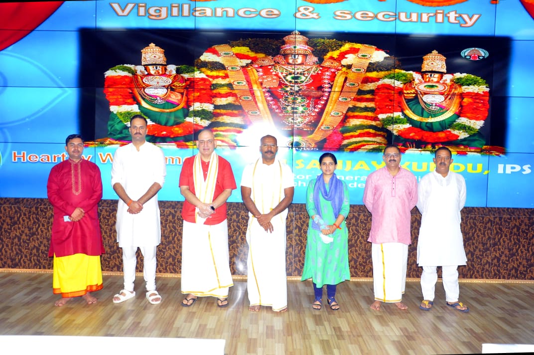 Sanjay Kundu visits Tirupati temple