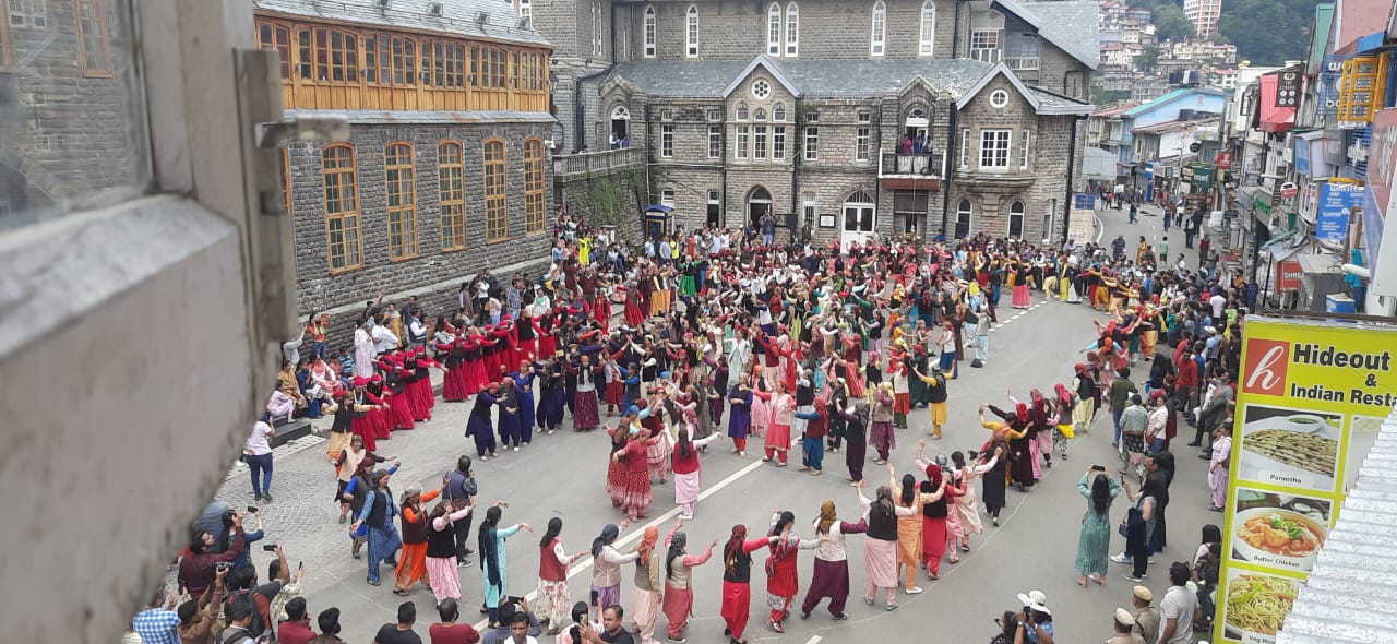 250 women performed Maha Nati on Mall road in International Summer Festival.