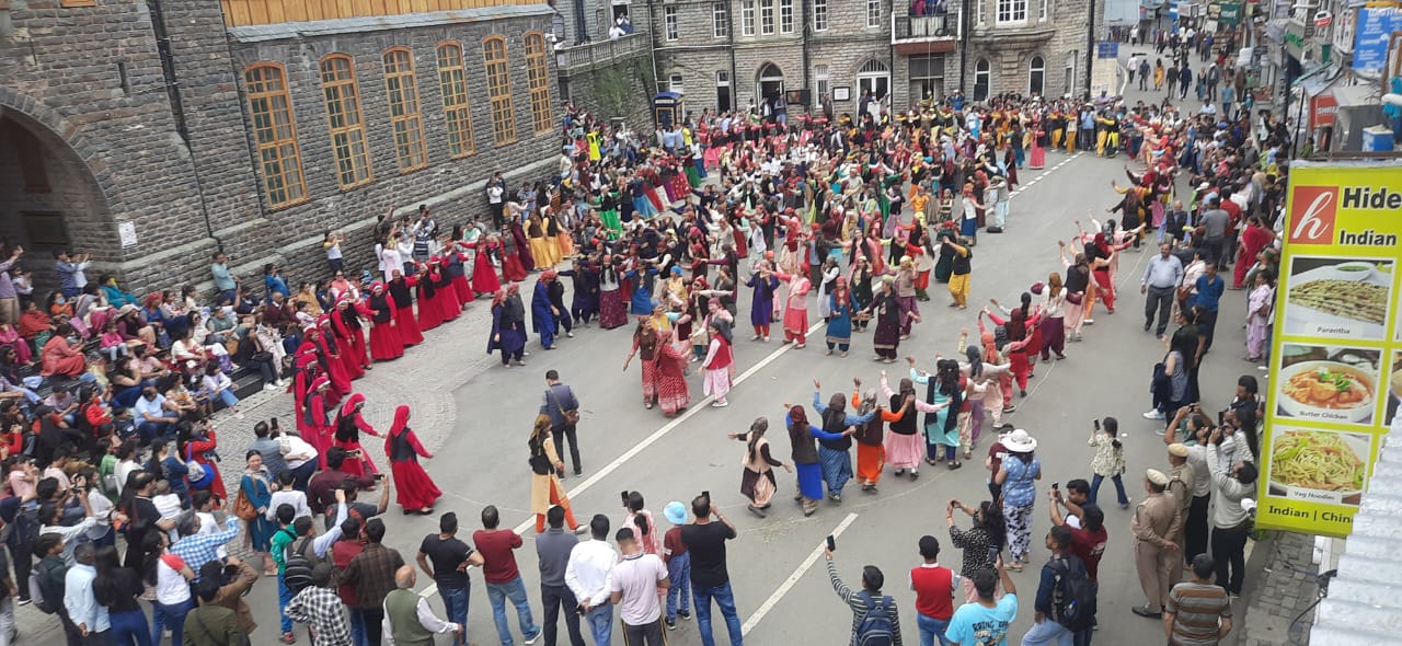 250 women performed Maha Nati on Mall road in International Summer Festival.