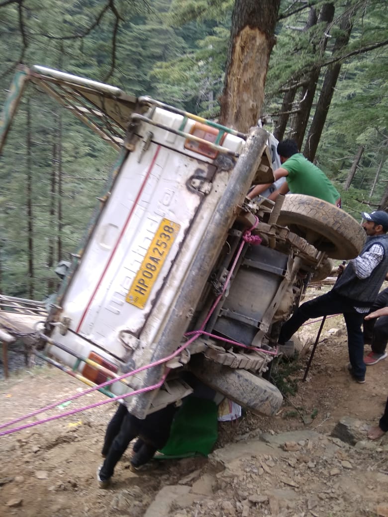 Bolero camper accident in nerwa shimla