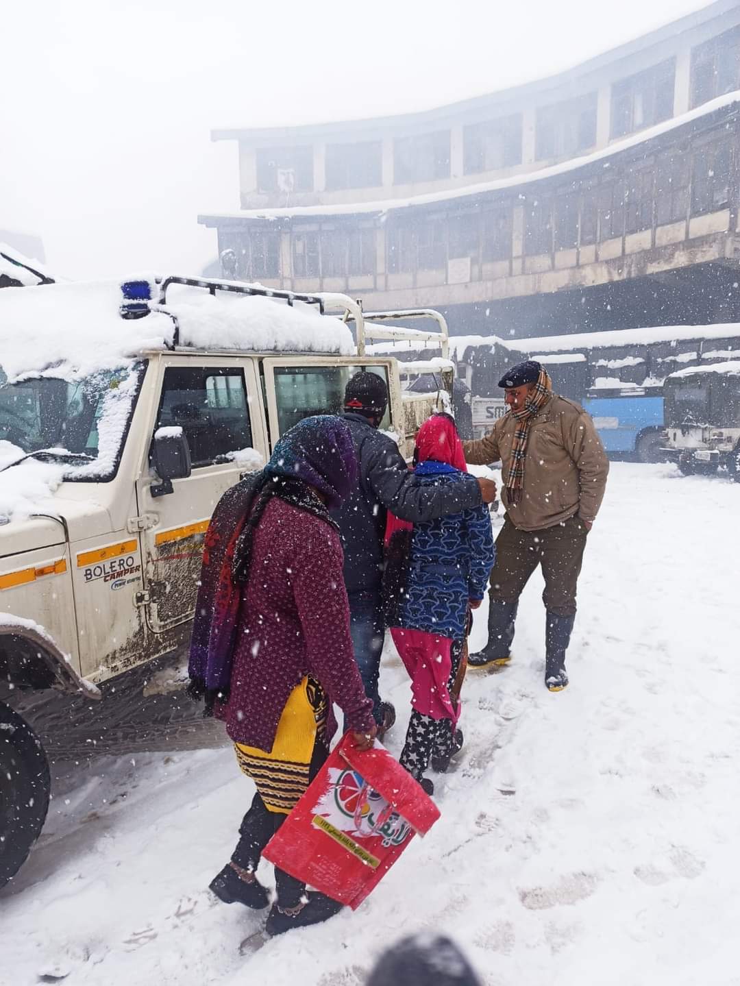 Shimla Police help pregnant woman