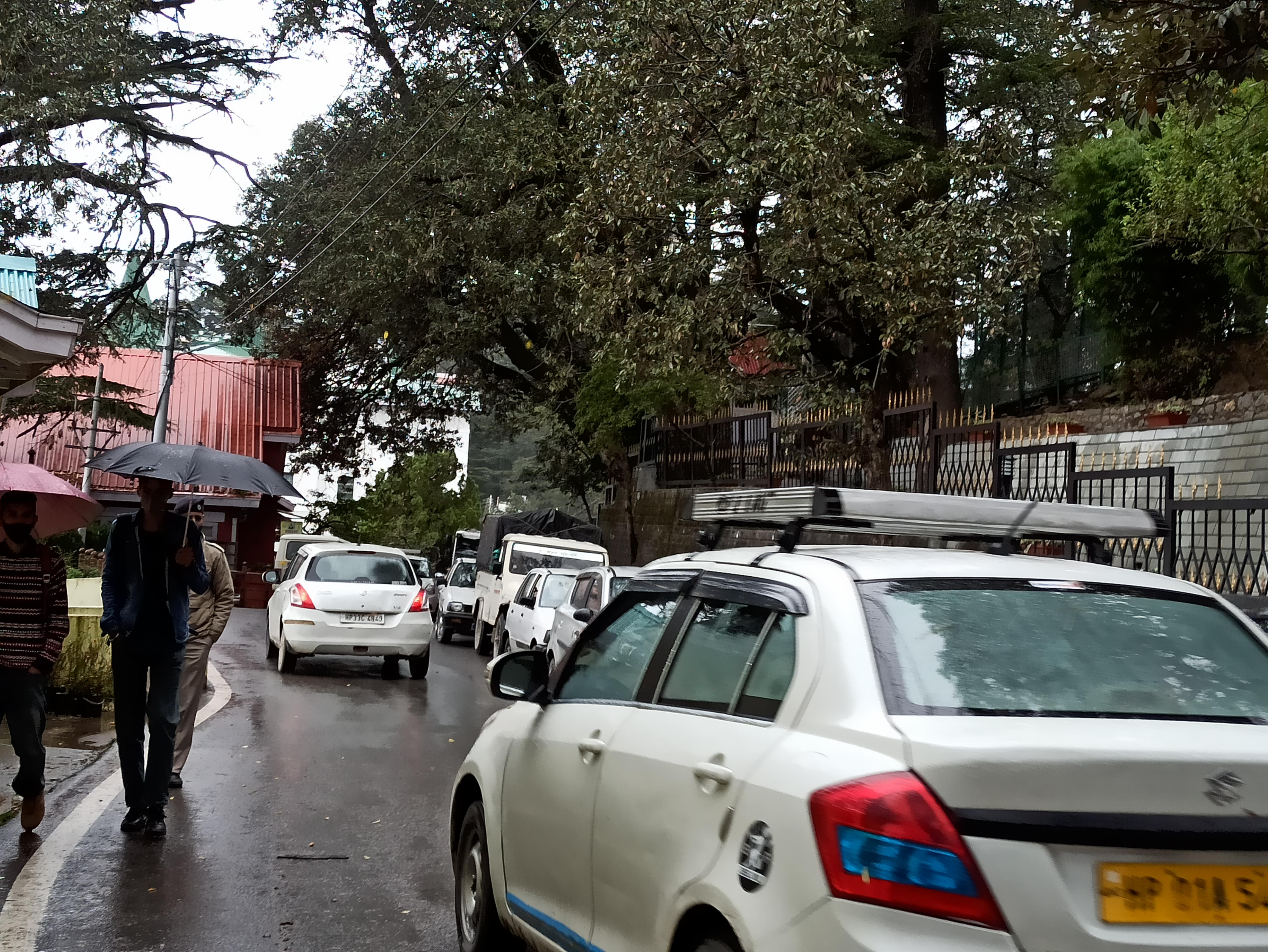 Heavy traffic in Shimla on Monday