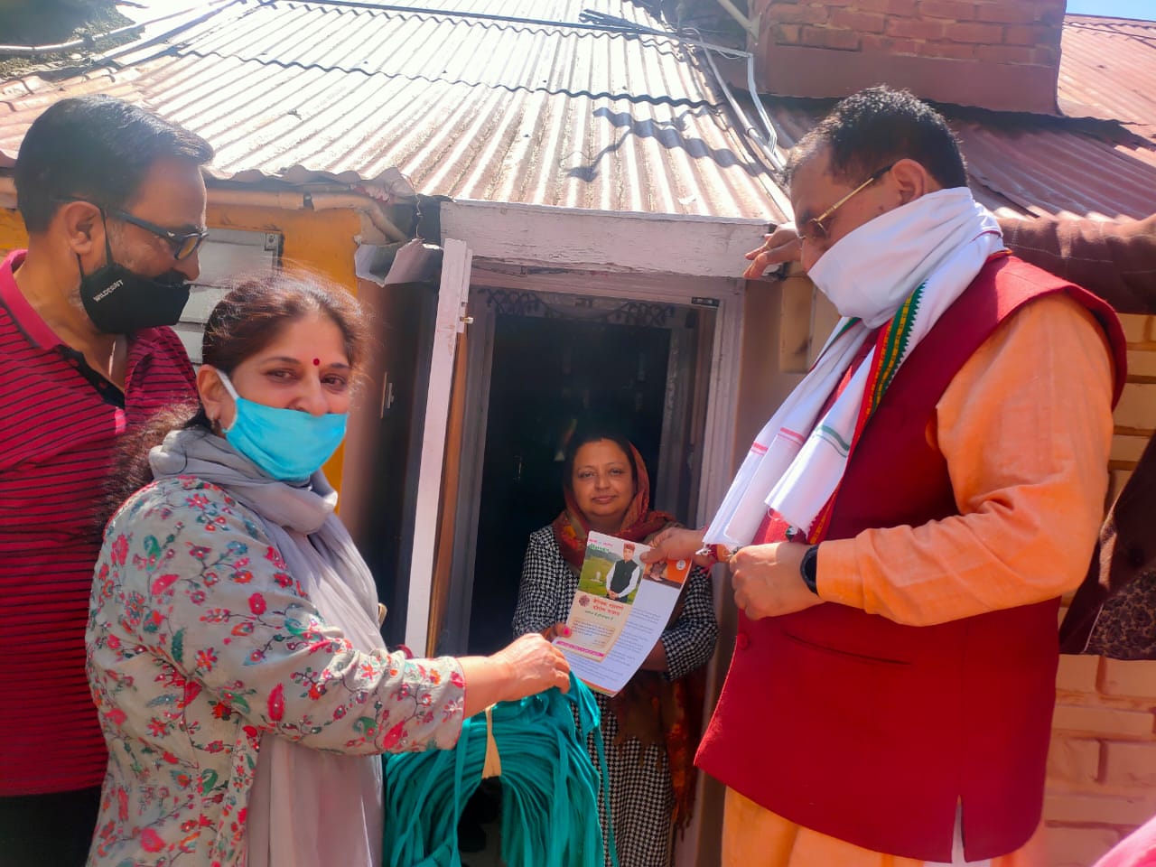 Education Minister Suresh Bhardwaj distributed letters.