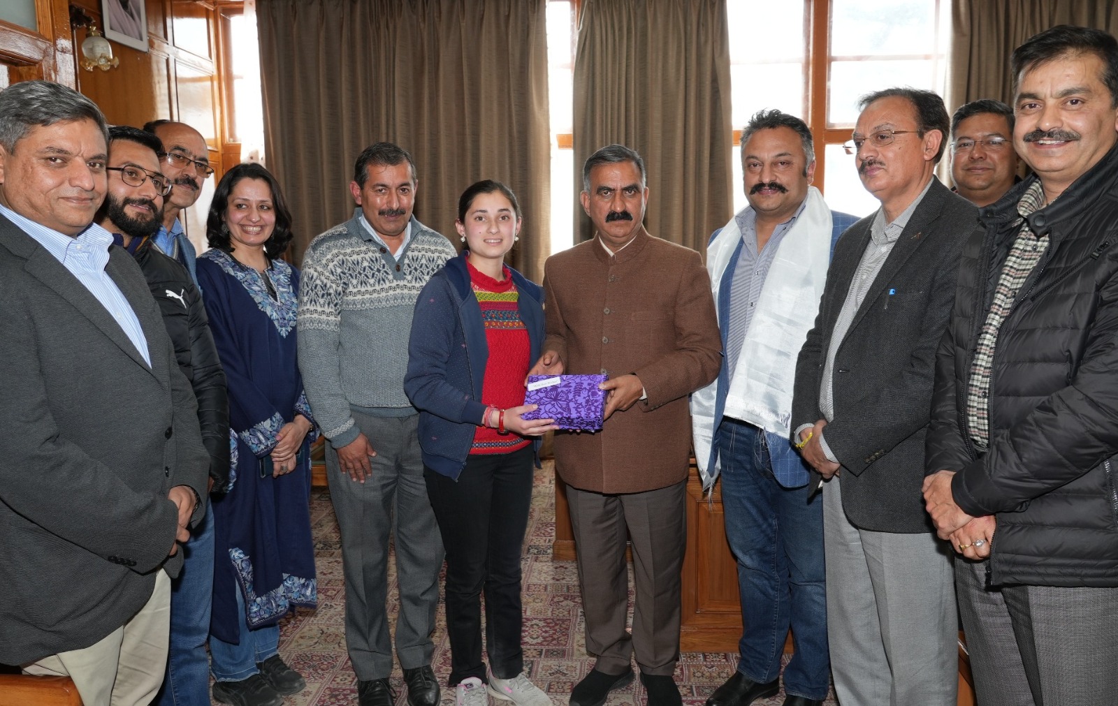 Youth Sansad  winner Aastha Sharma met CM Sukhu