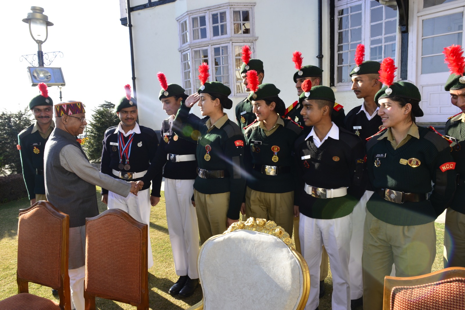 NCC कैडेट्स दल की राज्यपाल शिव प्रताप शुक्ला से मुलाकात