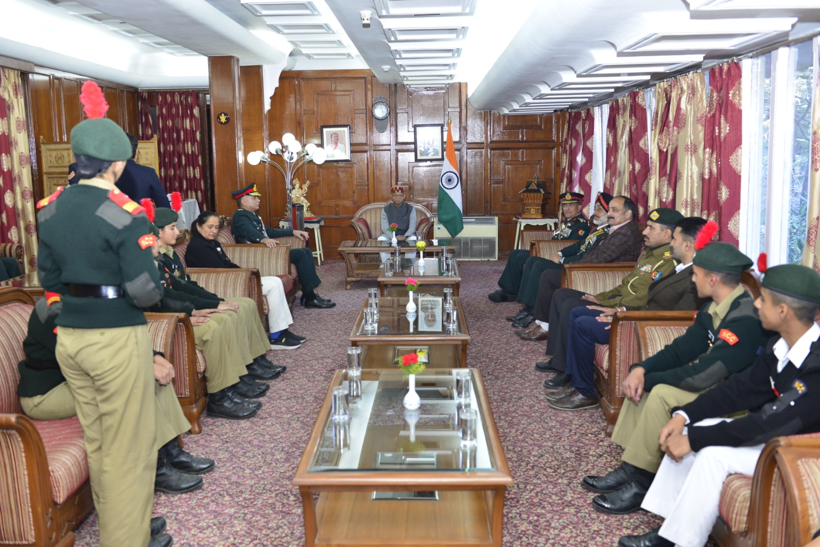 NCC कैडेट्स दल की राज्यपाल शिव प्रताप शुक्ला से मुलाकात