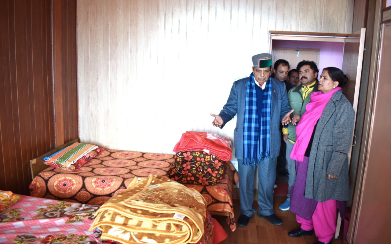 मंत्री धनी राम शांडिल ने ढली के विशेष योग्यता संस्थान और नारी सेवा संस्थान मशोबरा व वृद्ध आश्रम बसंतपुर का निरीक्षण किया