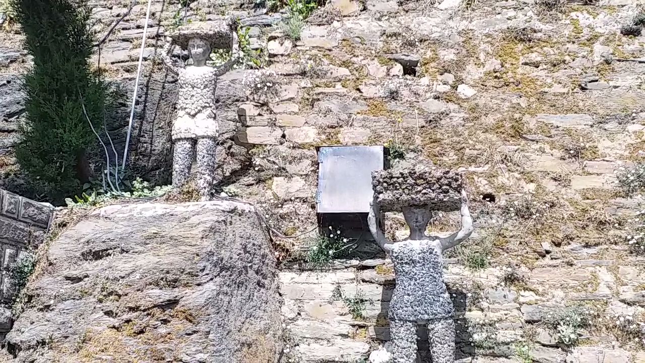 statue in shimla