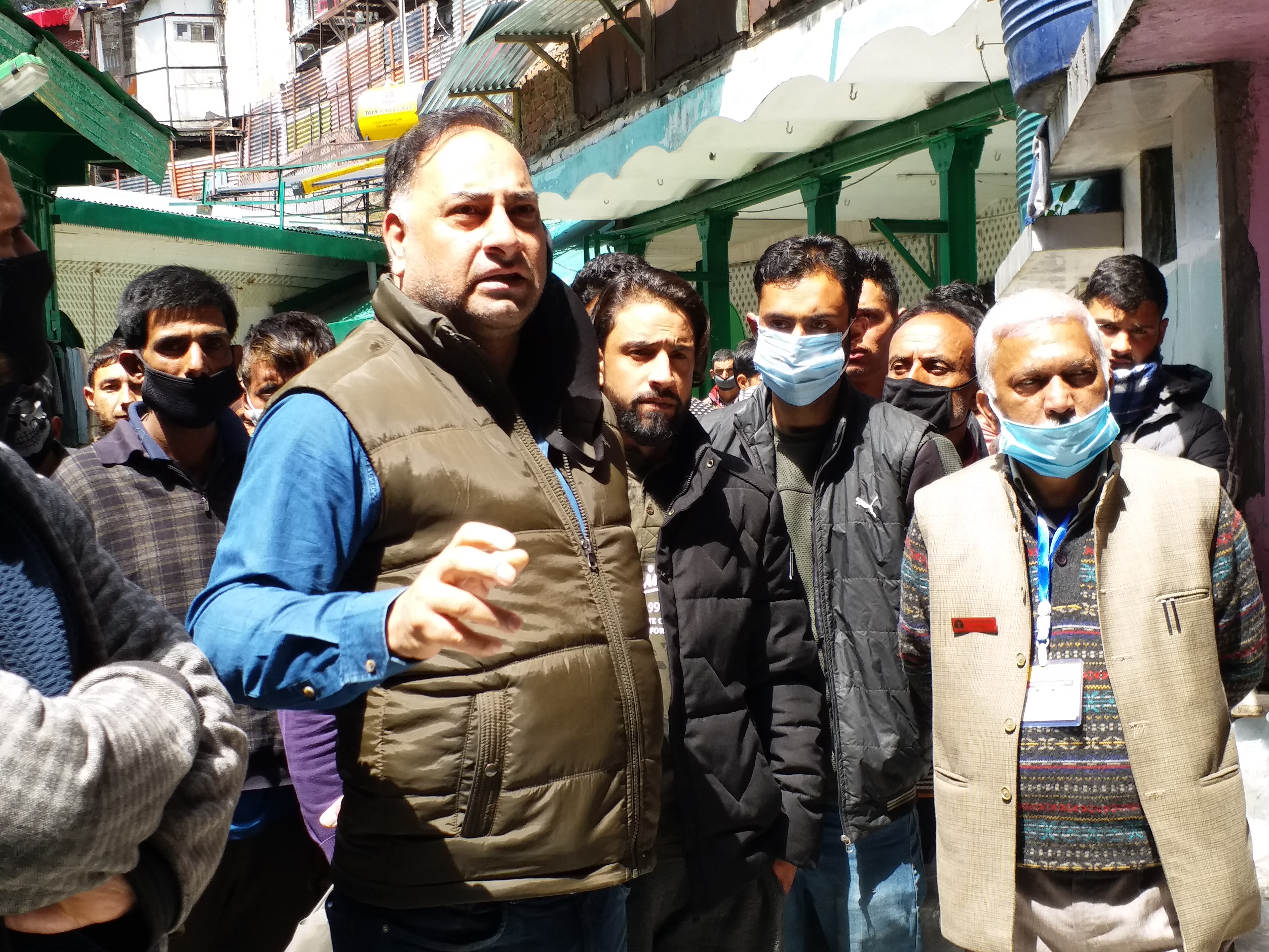 Administration reached to take care of Kashmiri laborers