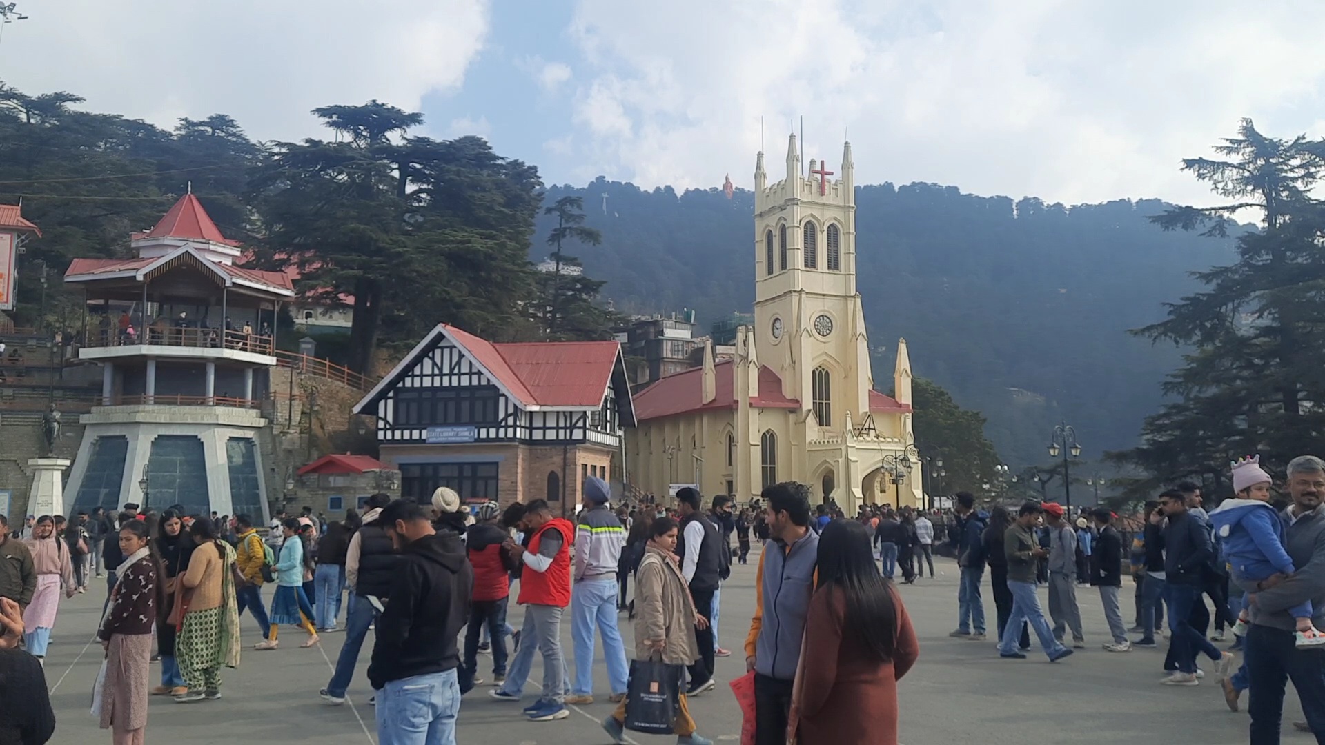 Crowd of tourists in Shimla on Christmas