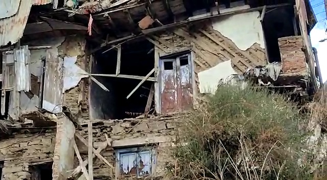 shabby building in Sanjauli