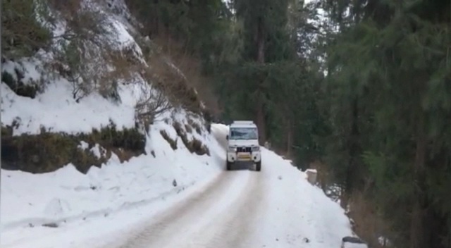 Road closed due to snowfall in shimla