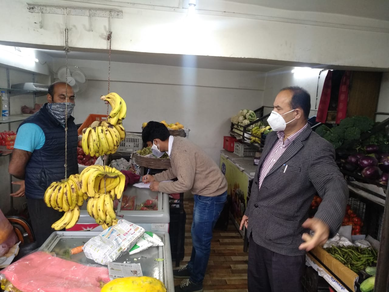 Action on fruit and vegetable vendors in Shimla, शिमला में फल और सब्जी विक्रेताओं पर कार्रवाई