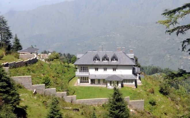 Priyanka Vadra reaches Shimla