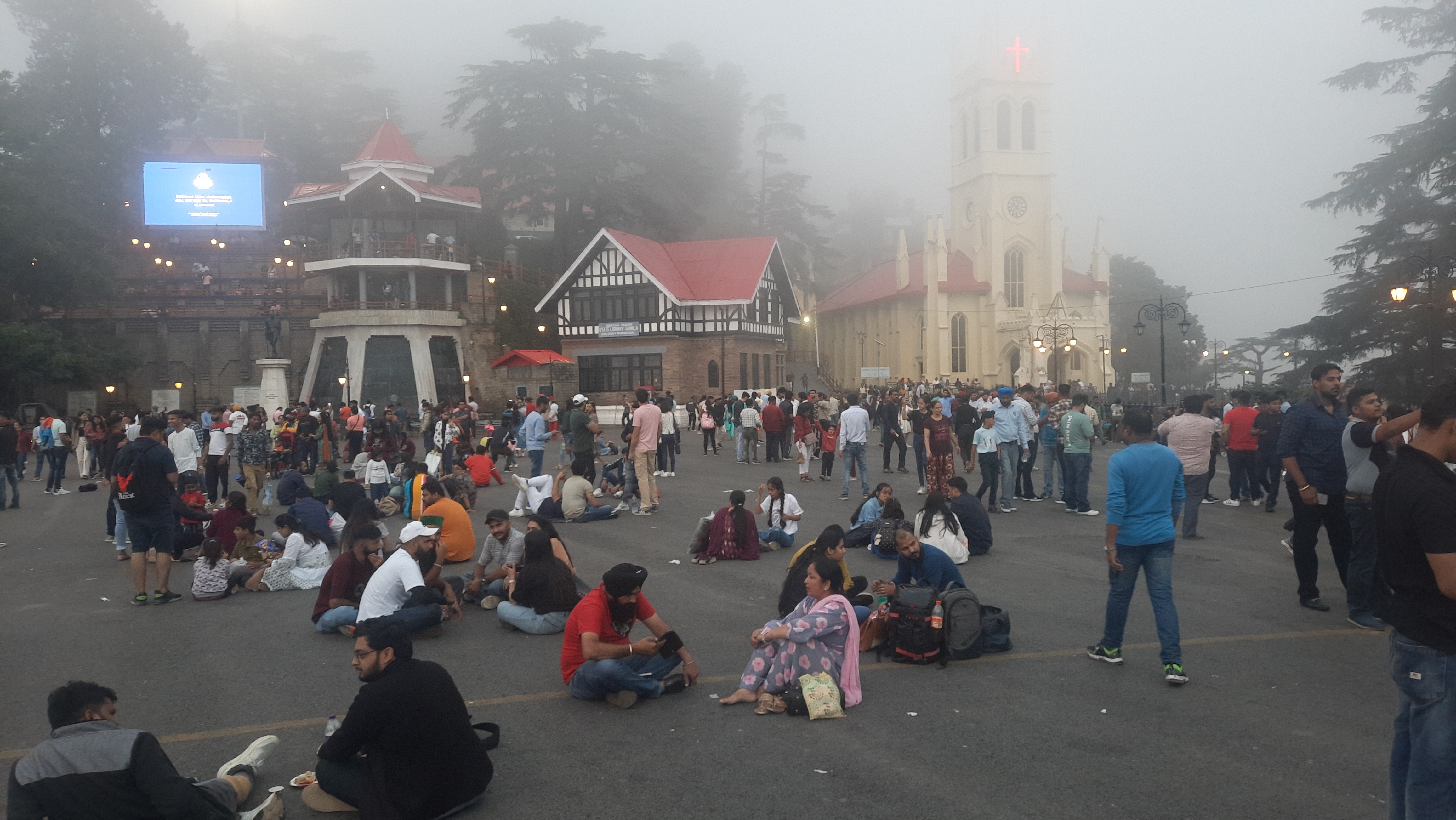Tourist gathering in Shimla over the weekend