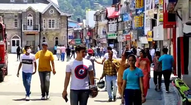 Tourists enjoying the weather in Himachal