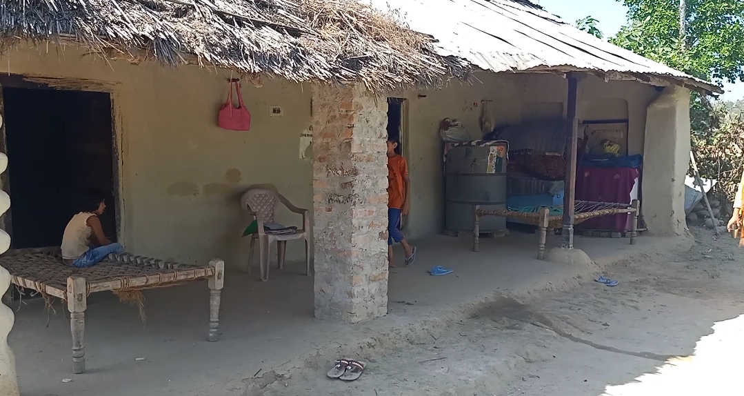 Bad condition of elderly widow woman Santosh Kumari house in una