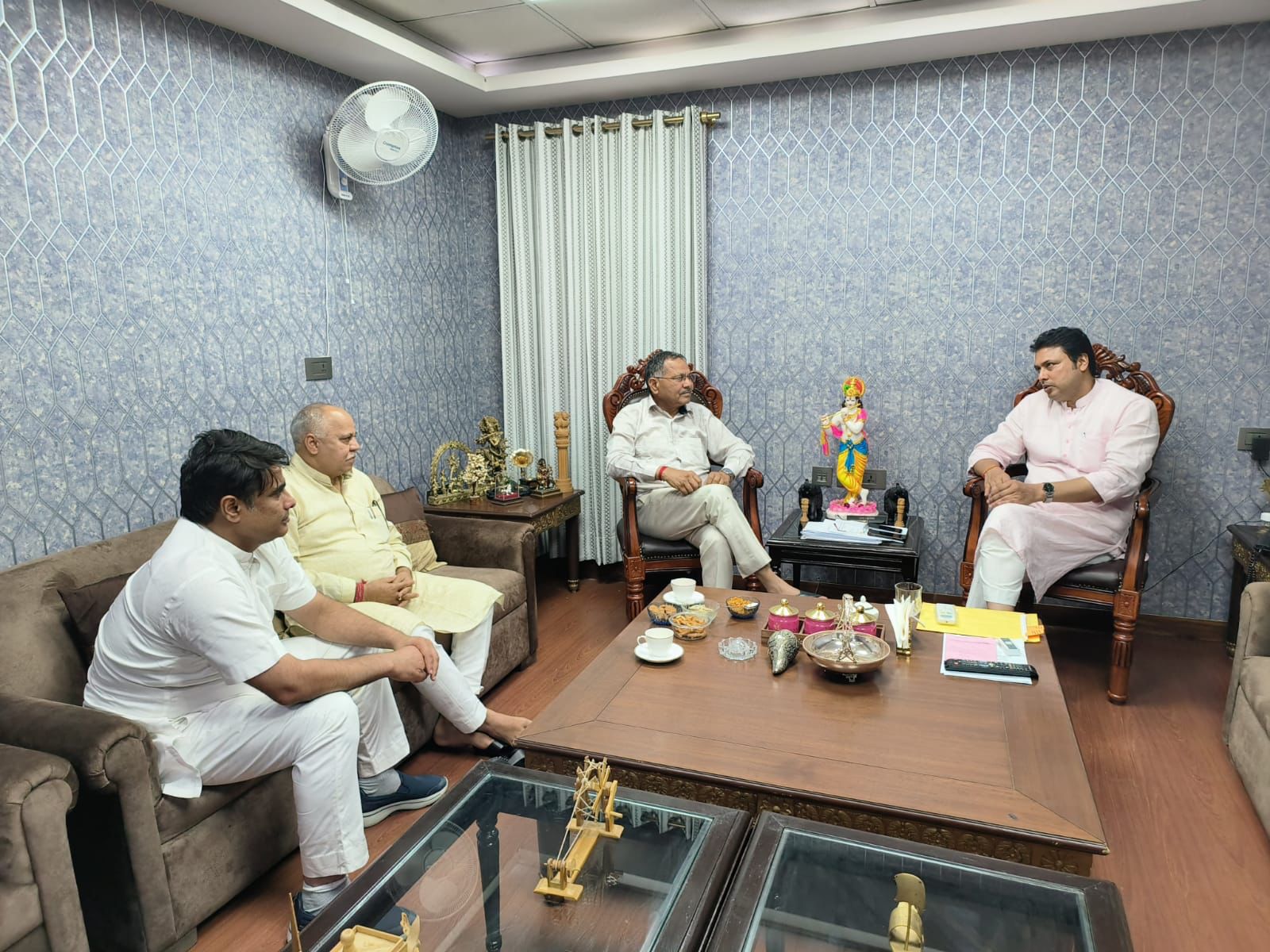 independent MLAs meet Haryana BJP incharge