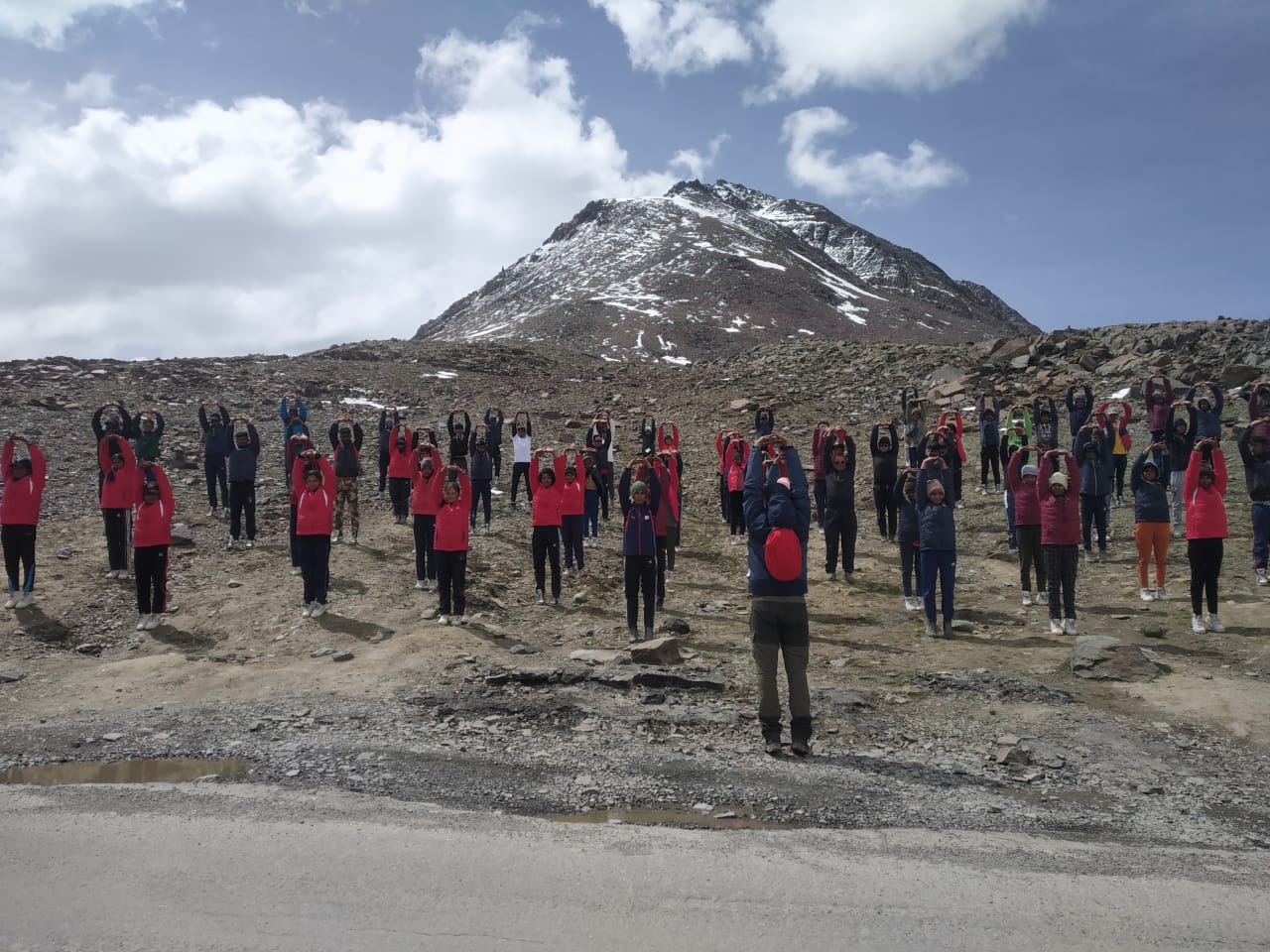 Haryana student yoga on Baralacha peak