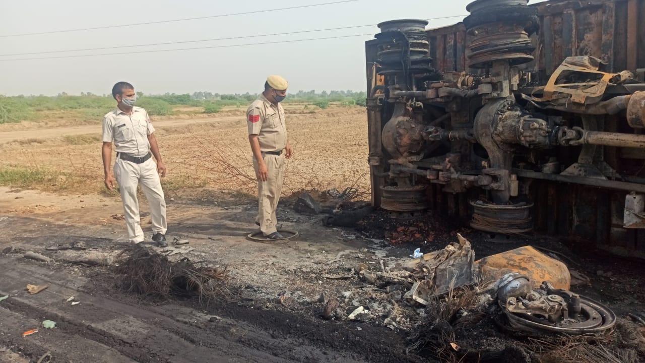 charkhi dadari Two trucks collided