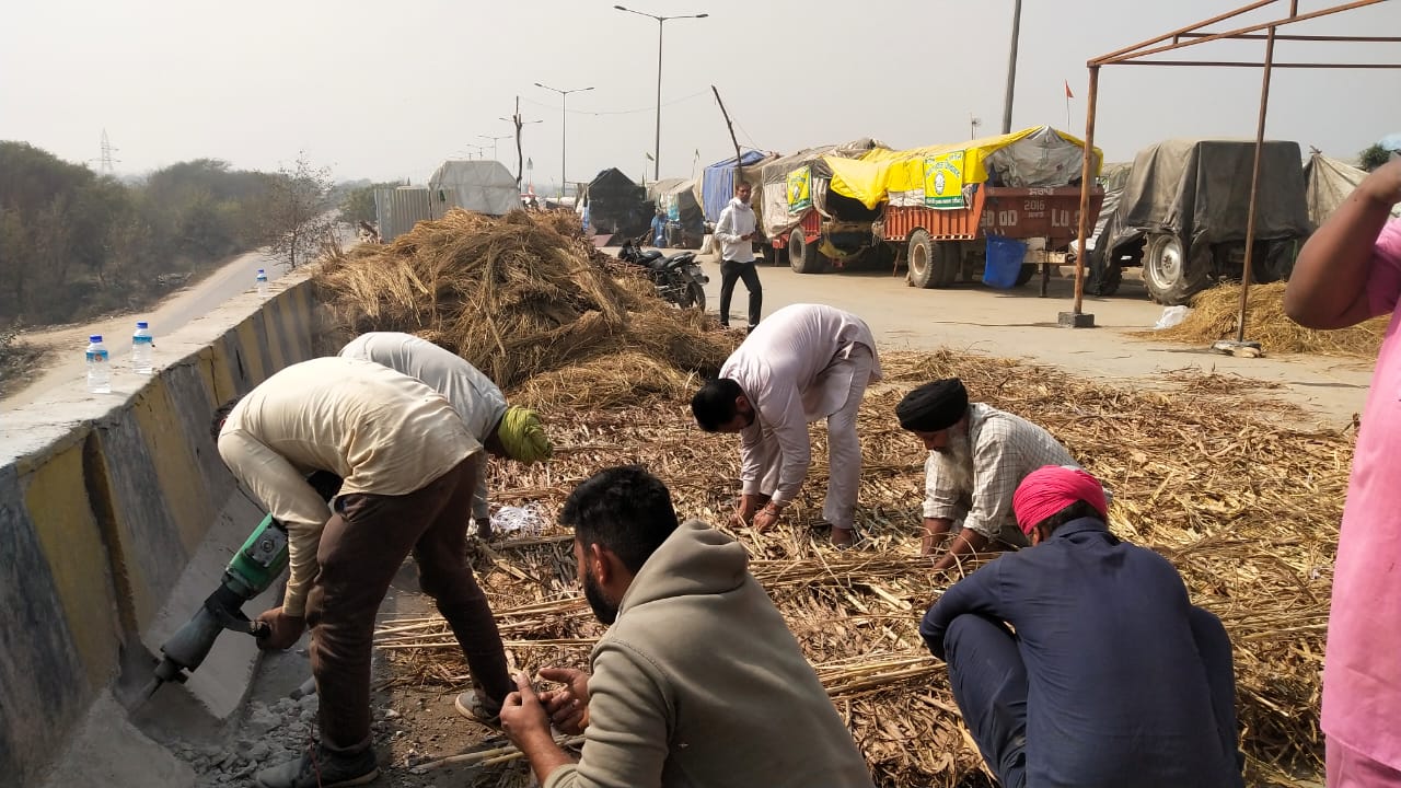 Farmers temporary houses Delhi border