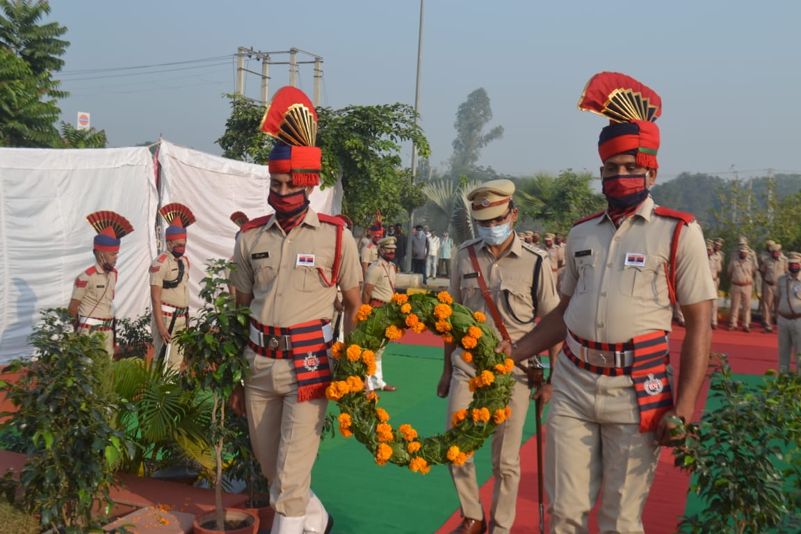 karnal ig and SP pay tribute to martyrs on police commemoration day