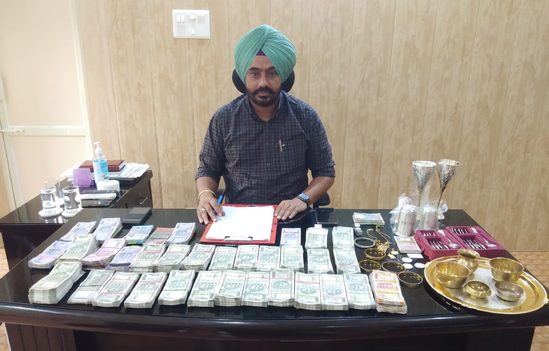 karnal thief arrest with euro dollars