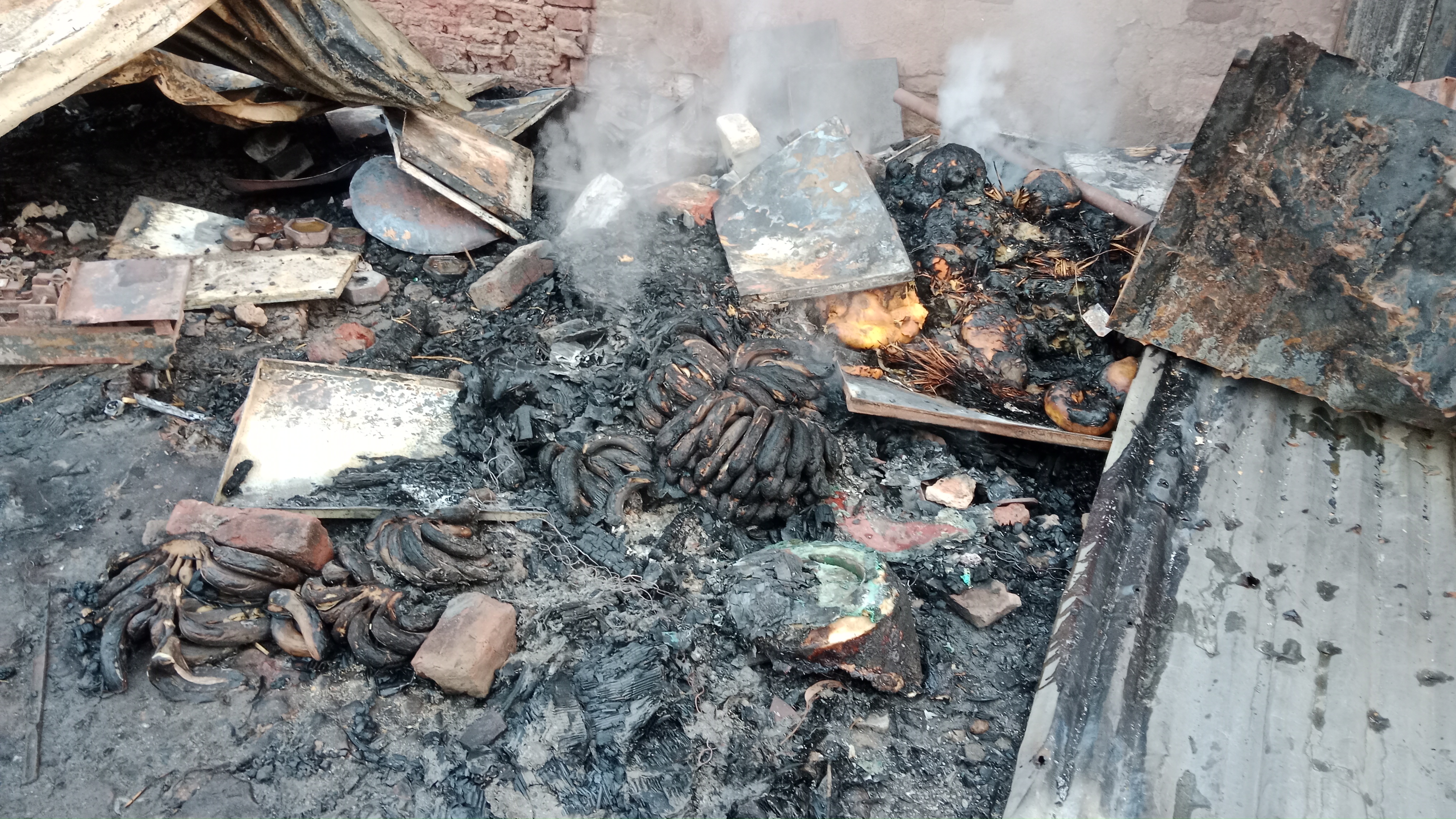 6 kiosks burn in Nuh Nagina Punhana Road in Nuh
