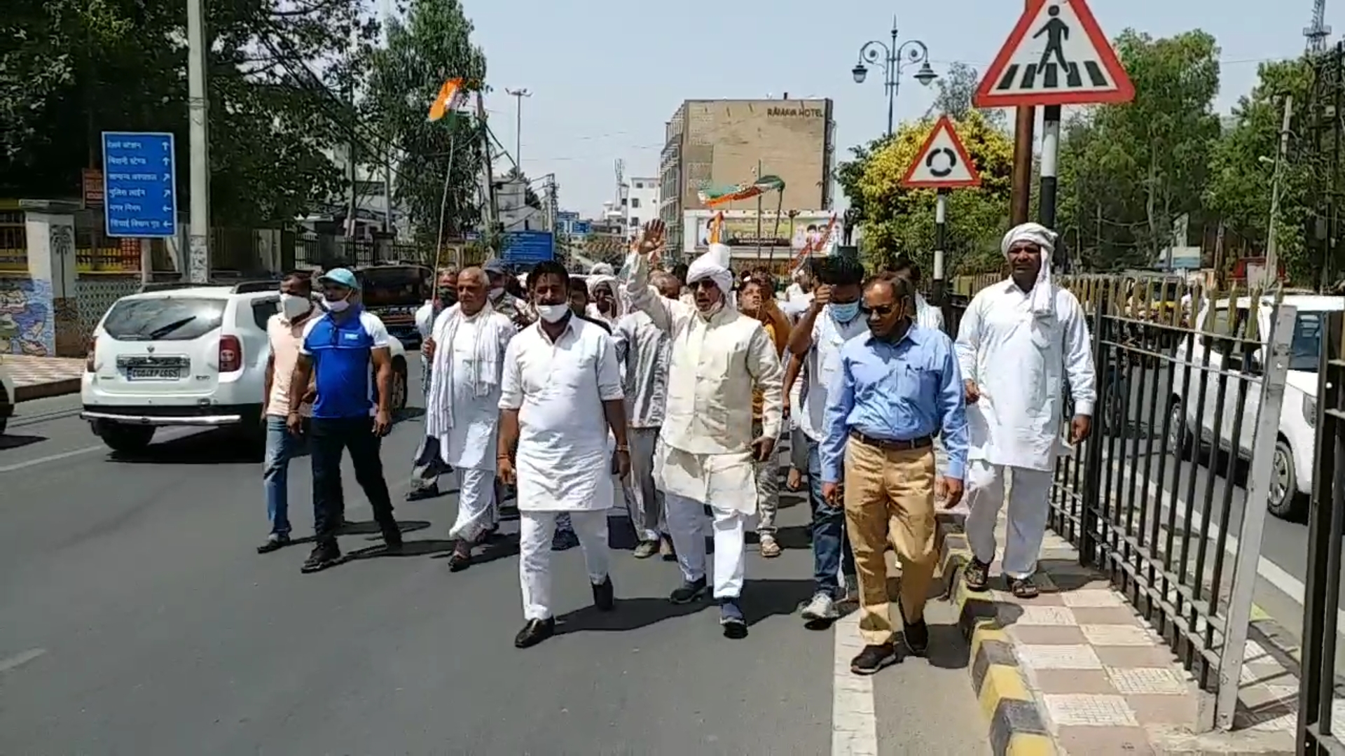 lathi charge farmers rohtak congress protest, लाठी चार्ज किसान रोहतक कांग्रेस प्रदर्शन