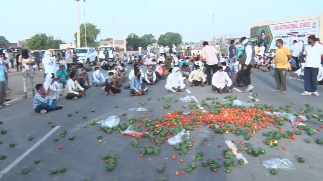 Vegetable vendors protest in Sirsa