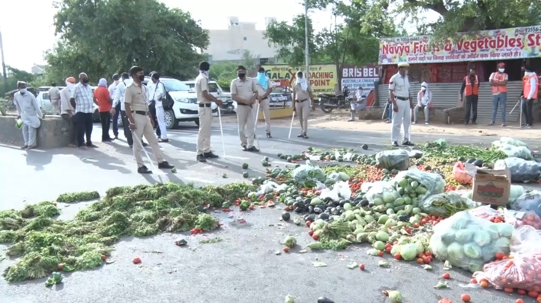 Vegetable vendors protest in Sirsa