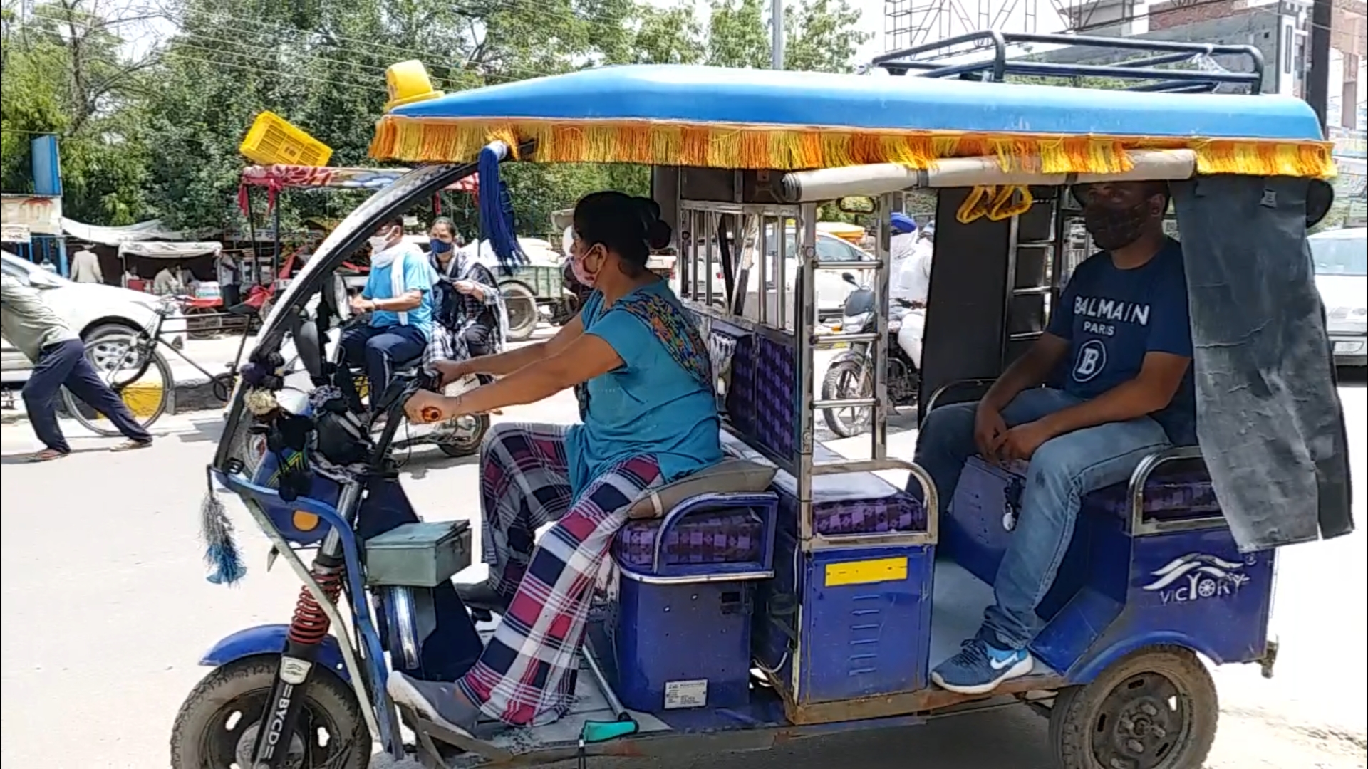 Savita woman E-Rickshaw driver