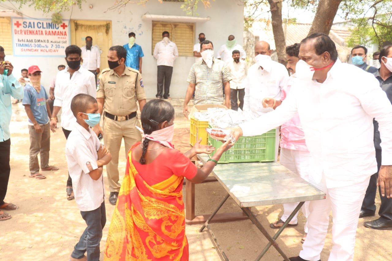 MINISTER MALLAREDDY DISTRIBUTED FOOD PACKETS IN GATKESER