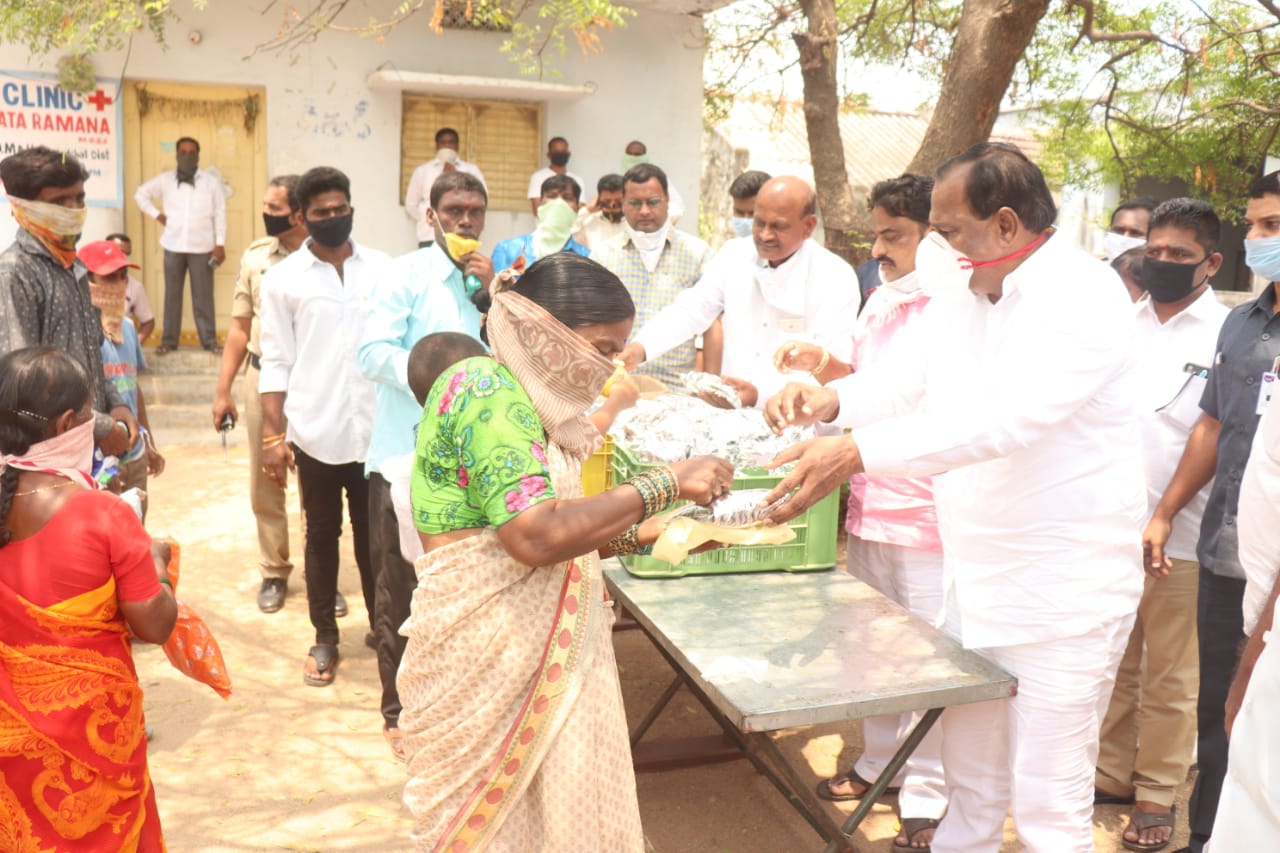 MINISTER MALLAREDDY DISTRIBUTED FOOD PACKETS IN GATKESER