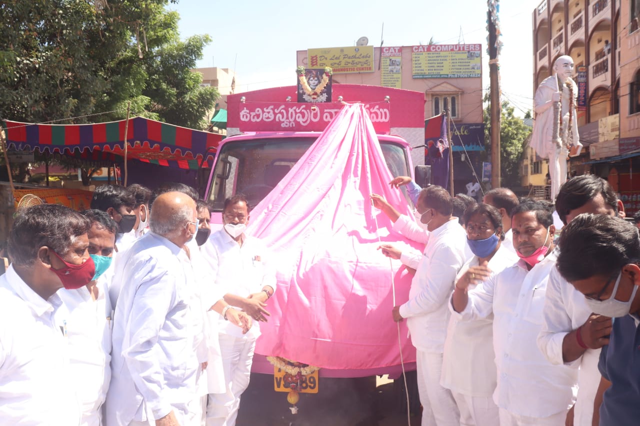 ministescr malla reddy distributed kalyana lakshmi cheques