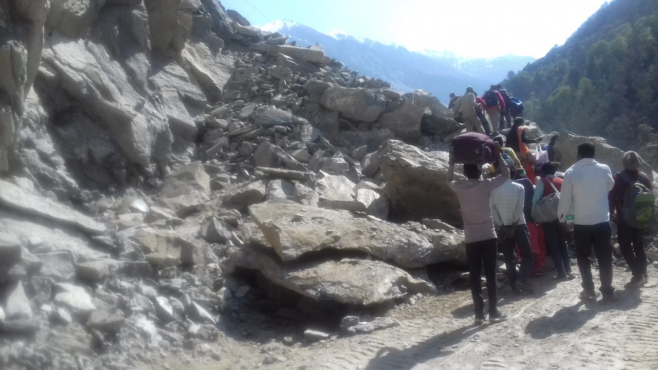 road blocked due to landslide in kinnaur