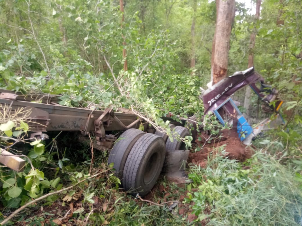 Big road accident in jheerma ghati jagdalpur