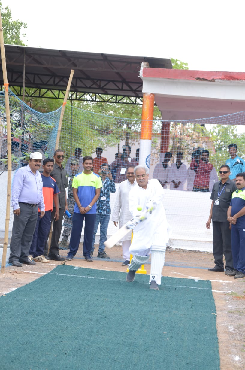 cm bhupesh baghel_hit fours and sixes_cricketer Anil Kumble