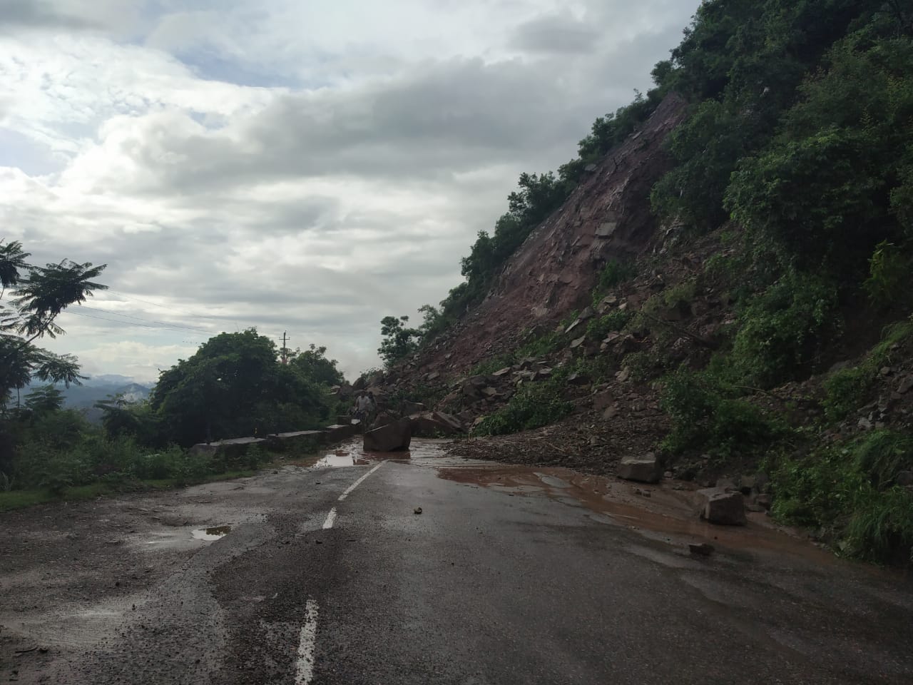 Landslide in bilaspur