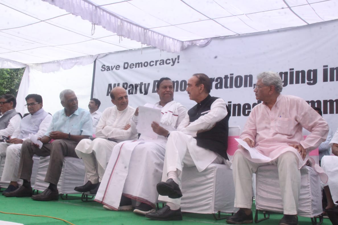 dmk-led-all-party-protest-in-jantar-mantar