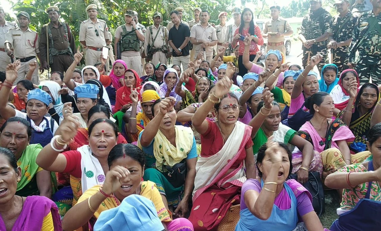 উত্তাল প্ৰতিবাদ