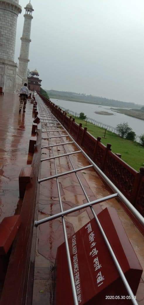 taj mahal damaged due to heavy rains and storms in agra