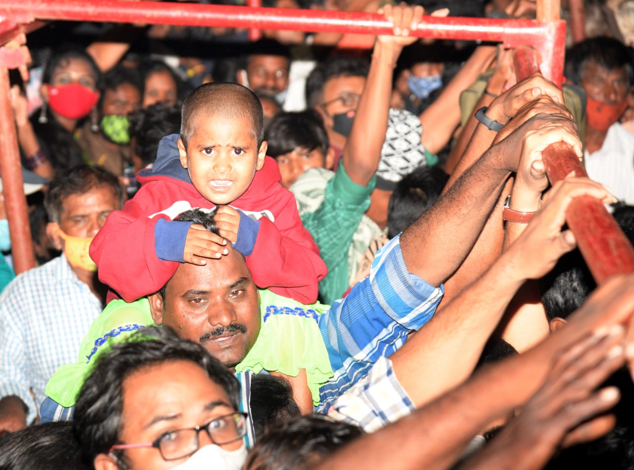 free sarvadarshan tokens at tirumala