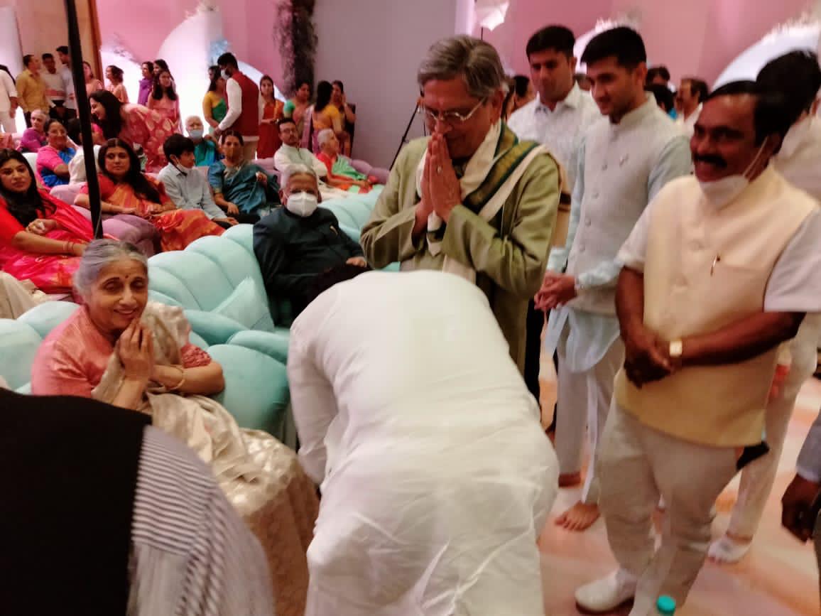 Engagement ceremony of Congress leader DK Shivakumars daughter Aishwarya with Amartya Hegde