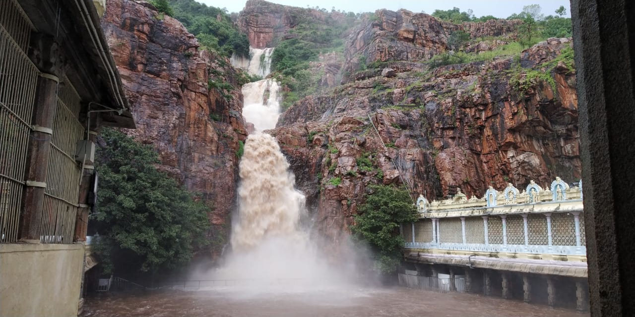 heavy rains at tirumala due to nivara cyclone