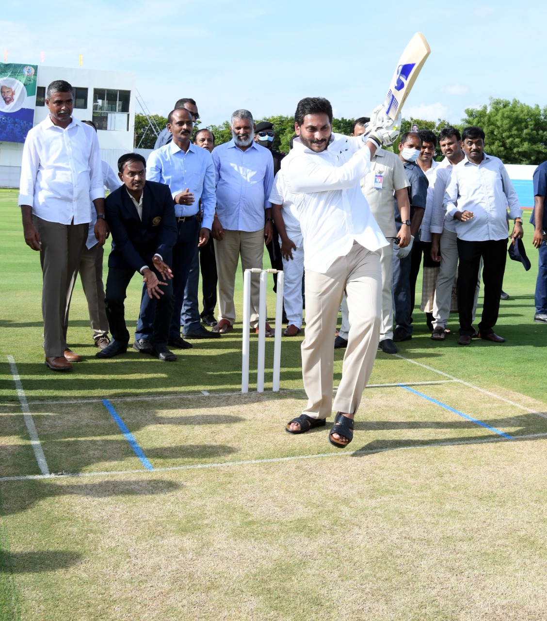 andhra-pradesh-cm-played-cricket-at-kadapa