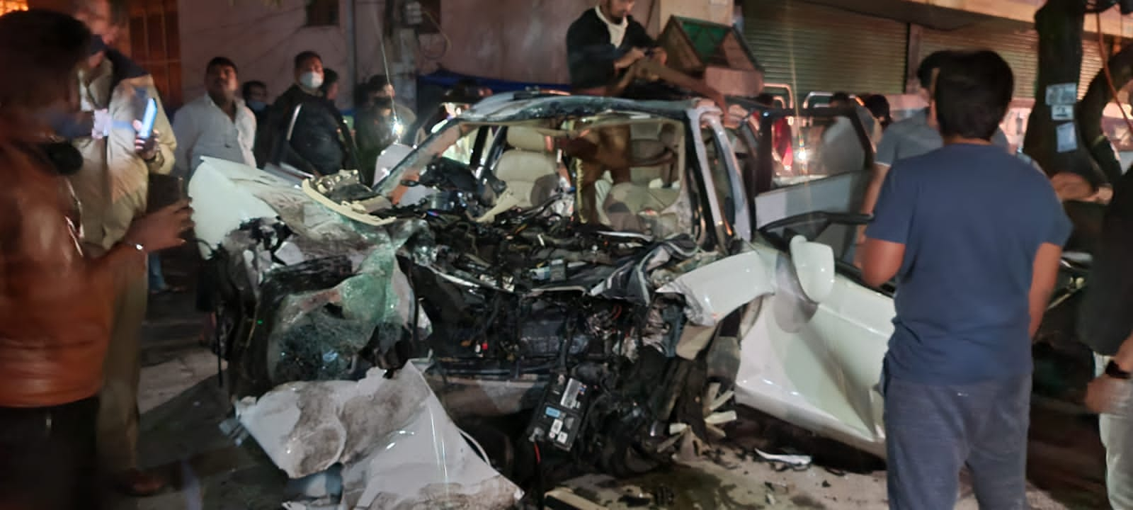 7 people killed in a major car accident