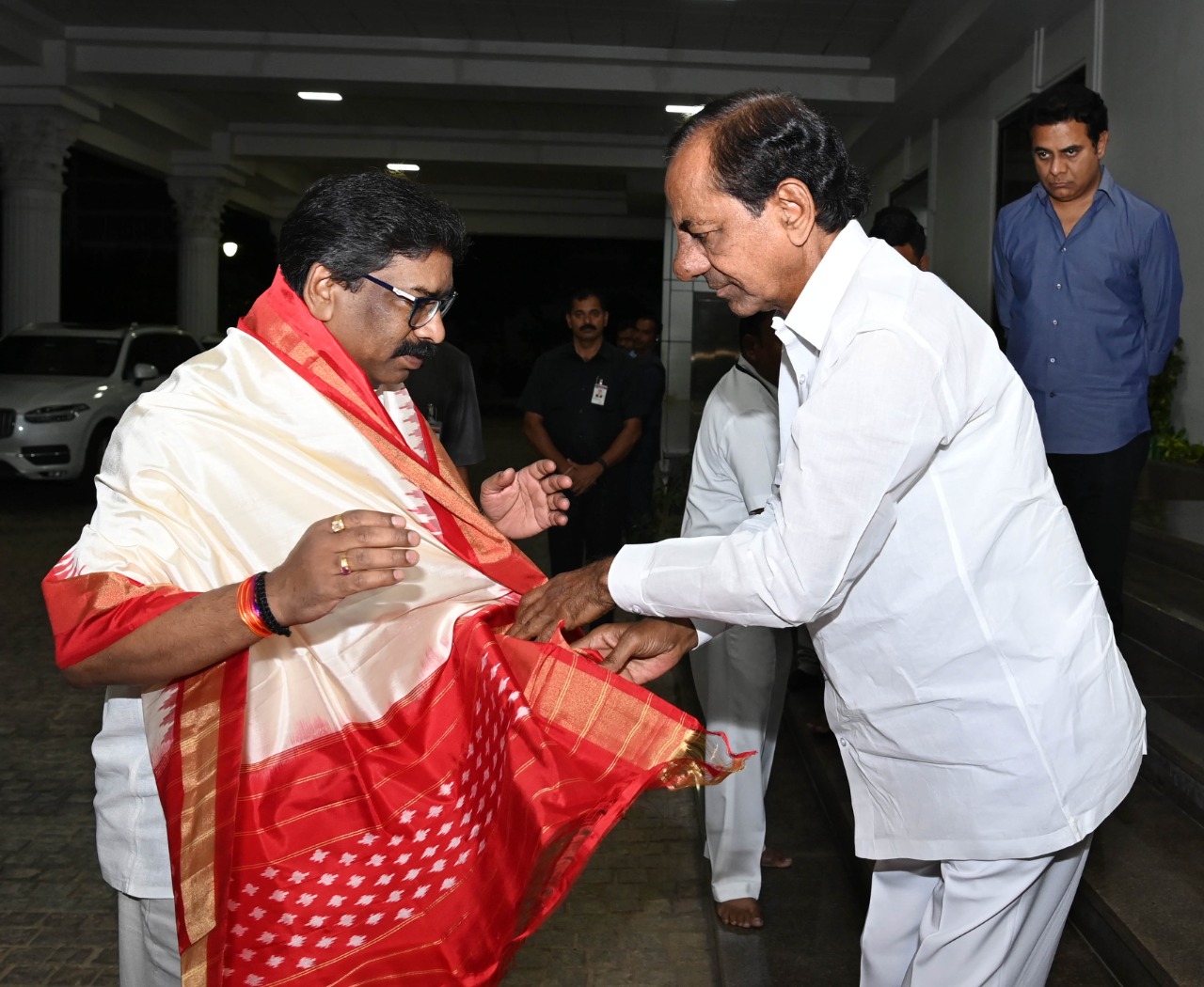 Jharkhand CM Hemanth Soren meet Telangana CM KCR at Pragathi  Bhavan in Hyderabad
